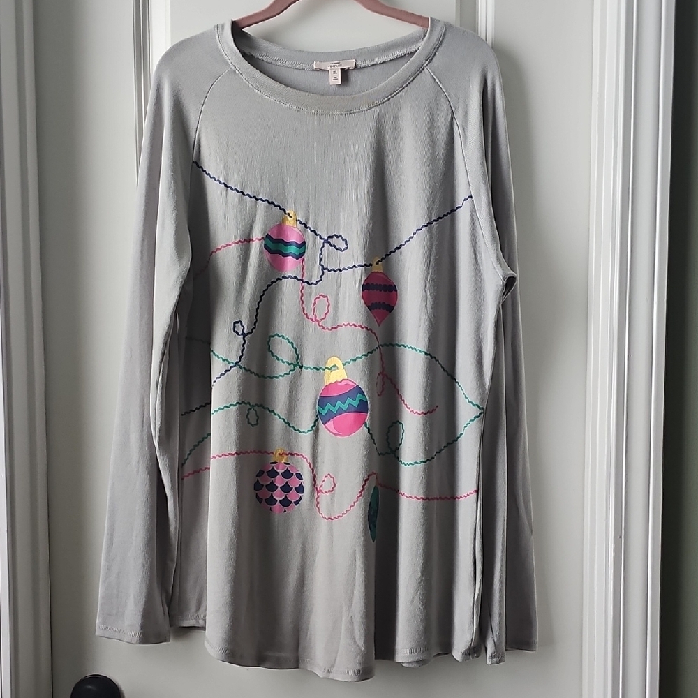 Holiday Top with Ornament Design